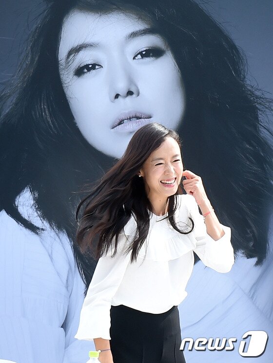 본문 이미지 - 전도연이 4일 오후 부산 해운대 비프빌리지에서 열린 제20회 부산국제영화제 오픈토크 행사에 참석하고 있다. ⓒ News1star/ 부산 = 권현진 기자