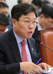본문 이미지 - 윤상직 산업통상자원부 장관. ⓒ News1 박지혜 기자
