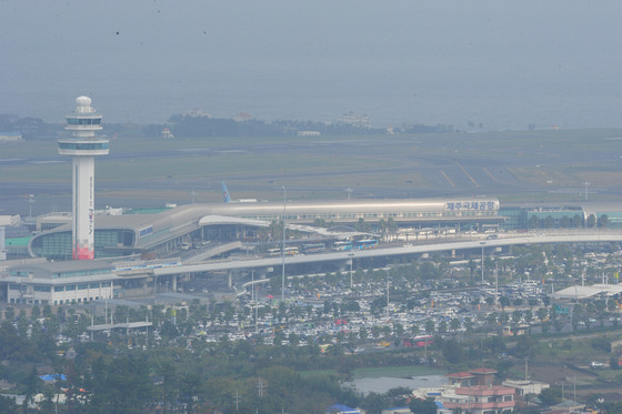 제주공항 '시니어 불법 드론 감시단' 16명→100명 대폭 확대