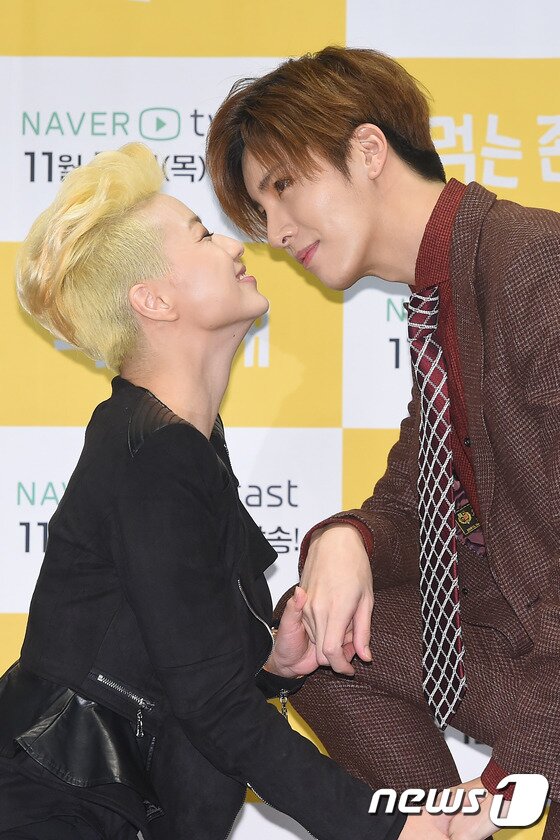 본문 이미지 - 개그우먼 안영미, 배우 노민우(오르쪽)가 10일 오후 서울 여의도cgv에서 열린 웹드라마 '먹는 존재'(각본 옥수동달필 / 감독 이철하) 제작보고회에 참석해 포즈를 취하고 있다. ⓒ News1star 고아라 기자