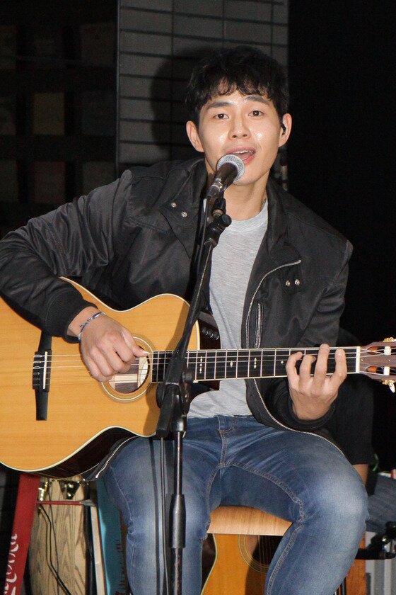 본문 이미지 - 싱어송라이트 박원이 정규 1집으로 활동한다. ⓒ News1star/ 메이크어스 엔터테인먼트 