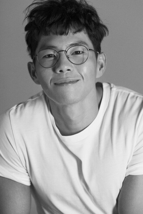 본문 이미지 - 싱어송라이트 박원이 지난 11일 정규1집 발매기념 쇼케이스를 가졌다. ⓒ News1star/ 메이크어스 엔터테인먼트 