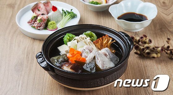 본문 이미지 - 그랜드 앰배서더 서울의 일식당 스시효에서는 복어를 이용한 보양식 '복어 냄비 정식'을 선보인다. 사진 제공/ 그랜드 앰배서더 서울ⓒ News1