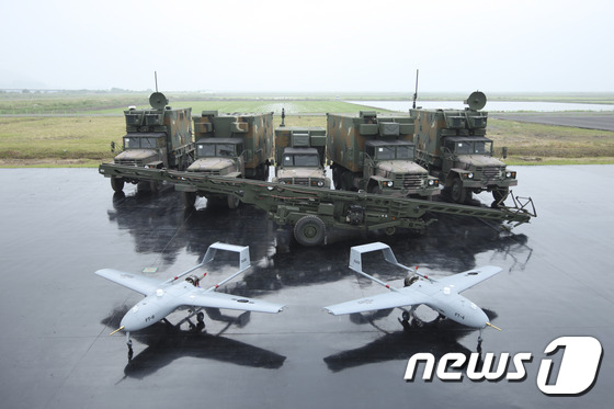 (서울=뉴스1) = 사단급 정찰용 무인항공기(UAV)가 내년부터 전방 사단급 부대에 전력화될 예정이다.방위사업청은 11일 한민구 국방부 장관 주재로 제91회 방위사업추진위원회(이하 …