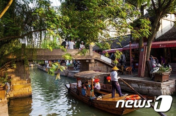 본문 이미지 - 동방의 파리라고 불릴 정도로 태평양을 건너온 각종 문화가 혼합된 도시 중국 상해. 사진 제공/ 투어2000 ⓒ News1
