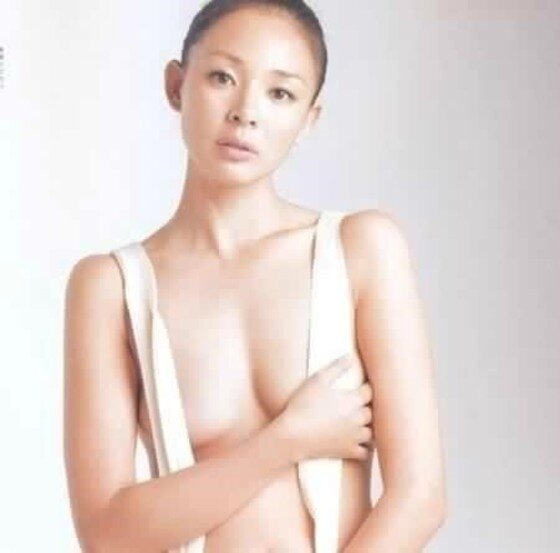 본문 이미지 - '해피투게더' 야노시호 특집이 화제를 모으면서 그의 과거 화보가 덩달아 주목을 받고 있다. ⓒ News1star / 온라인 커뮤니티