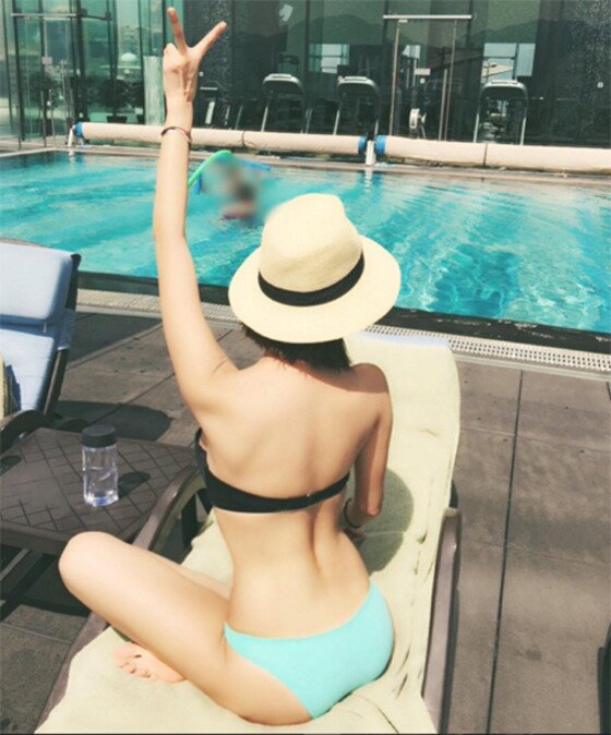 본문 이미지 - 가수 NS윤지가 아찔한 뒤태를 자랑했다.ⓒ News1star/ NS윤지 인스타그램