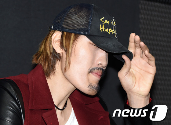 (서울=뉴스1스타) 권현진 기자 = 정말 죄송하다는 말 밖에 할 말이 없습니다. 죄송합니다.억대 사기 혐의에 휩싸인 이종 격투기 선수 최홍만(35세)이 13일 오후 서울시 강남구 …