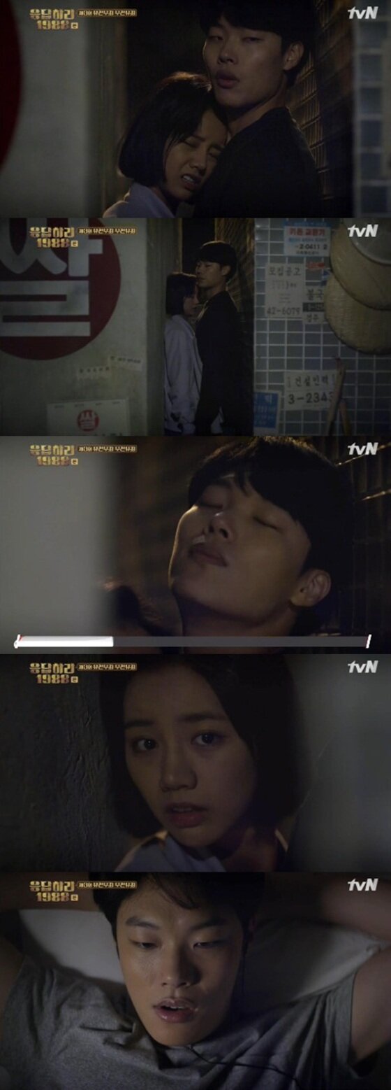 본문 이미지 - '응답하라1988' 류준열과 혜리가 밀착 스킨십으로 묘한 분위기를 형성했다. ⓒ News1star / tvN '응답하라 1988' 캡처