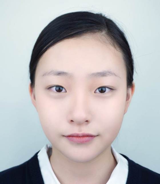 본문 이미지 - 설현이 가지고 있는 화사한 피부톤을 만드는 것이 포인트다. ⓒ News1star