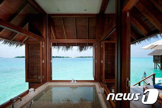 본문 이미지 - 스파를 즐길 수 있는 리트리트 워터빌라. 사진 제공/ 허니문 리조트 ⓒ News1
