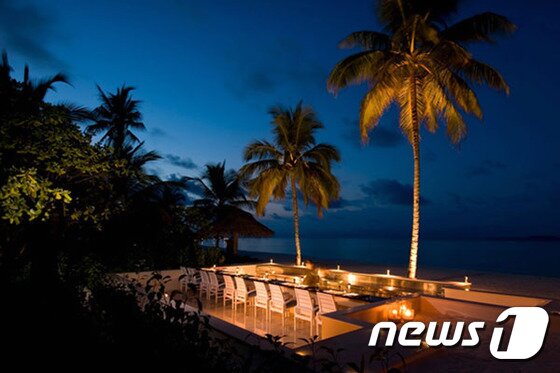 본문 이미지 - 야외에서 매력적인 일식을 즐길 수 있는 코코그릴. 사진 제공/ 허니문 리조트 ⓒ News1