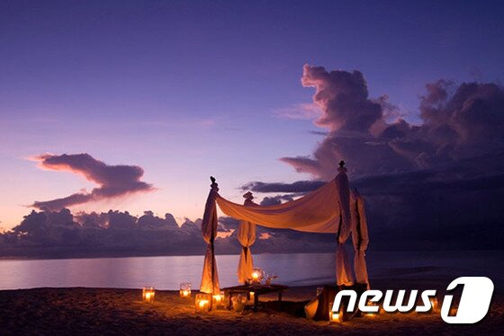 본문 이미지 - 프라이빗 비치 다이닝. 사진 제공/ 허니문 리조트 ⓒ News1