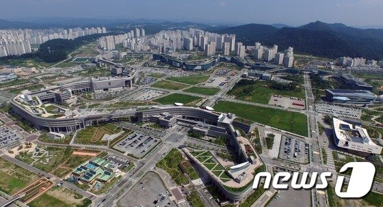 본문 이미지 - 정부세종청사 항공촬영(행정중심복합도시건설청 제공). 2015.11.18/뉴스1