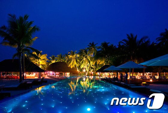 본문 이미지 - 리조트 내에서 즐길 수있는 칵테일 바.사진 출저/ 허니문 리조트 ⓒ News1