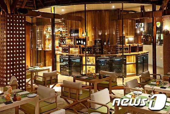 본문 이미지 - 무푸시의 메인 레스토랑 만타의 테마는 매일 새롭다. 사진 제공/ 허니문 리조트 ⓒ News1