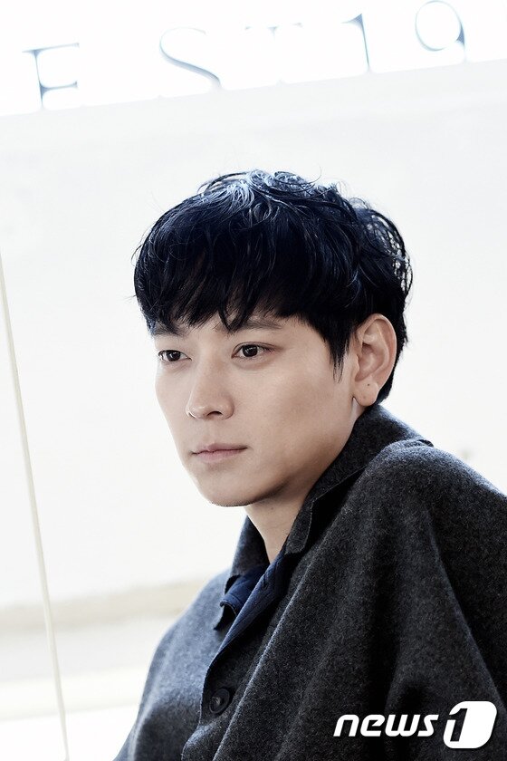 본문 이미지 - 배우 강동원이 최근 서울 종로구 삼청동의 한 카페에서 진행된 인터뷰에서 영화 '검은 사제들'에서 자신의 단점을 지우려 노력했다고 털어놨다. ⓒ News1star ./ 고아라 기자