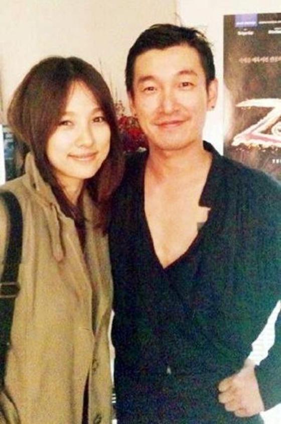 본문 이미지 - 가수 이효리와 배우 조승우의 다정한 사진이 재조명되고 있다.ⓒ News1star/이효리 트위터