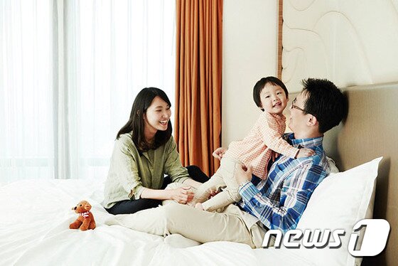 본문 이미지 - 쉐라톤 서울 디큐브시티 호텔에서는 최고의 잠자리를 위한 '웜&코지 윈터 패키지'를 판매한다. 사진 제공/ 쉐라톤 서울 디큐브시티 호텔 ⓒ News1