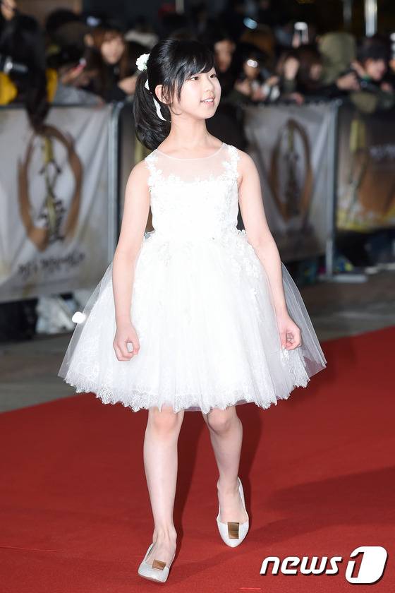 (서울=뉴스1스타) 고아라 기자 = 배우 이지원이 20일 오후 서울 여의도 KBS홀에서 열린 '제52회 대종상 영화제' 참석하기 위해 레드카펫을 밟고 있다.'대종상 영화제'는 한국 …