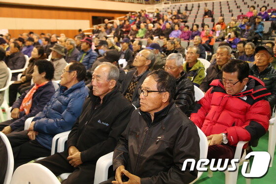 본문 이미지 - 무주군 노인지도자 교육 및 경진대회가 20일 무주예체문화관 대강당에서 개최되고 있다.(무주군제공)ⓒ News1