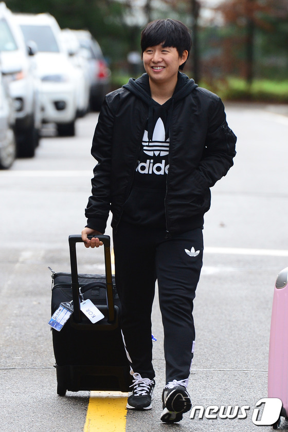 (파주=뉴스1) 임세영 기자 = 여자축구 대표팀 이소담(대전스포츠토토)이 23일 오전 경기도 파주 축구대표팀 트레이닝센터(NFC)에 입소하고 있다. 여자축구 대표팀은 오는 29일 …