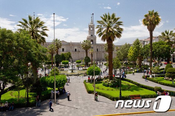 본문 이미지 - 페루 아레키파의 대표 관광지 '아르마스 광장'. 사진 제공/ 페루 관광청 ⓒ News1