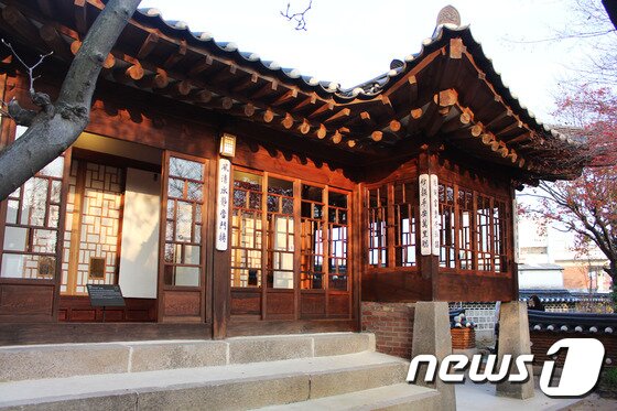 본문 이미지 - 백인제 가옥의 가장 높은 곳에는 별당이 있다. 이곳에서는 북촌을 가장 전망하기 좋다. 사진/ 사효진 기자 ⓒ News1