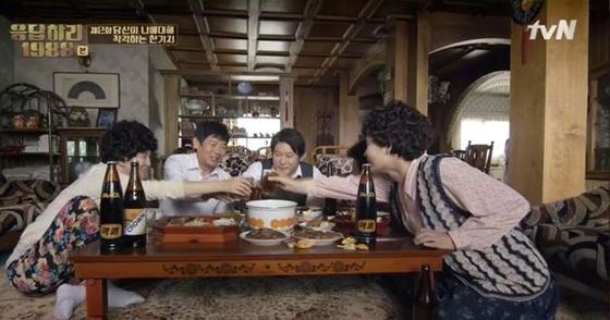 본문 이미지 -  '응답하라 1988'에서 택이 우승상금 5000만원에 대한 재테크를 얘기하고 있다. 