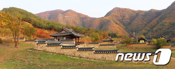 본문 이미지 - 농암 이현보가 귀거래도를 그렸던 명농당과 농암종택의 모습이다.  명농당은 농암이 관직 생활을 정리하고 고향으로 돌아가 자연과 함께 생을 보내고 싶다는 ‘귀거래’의 소망을 담고 있는 곳이다. ⓒ News1 사효진 기자