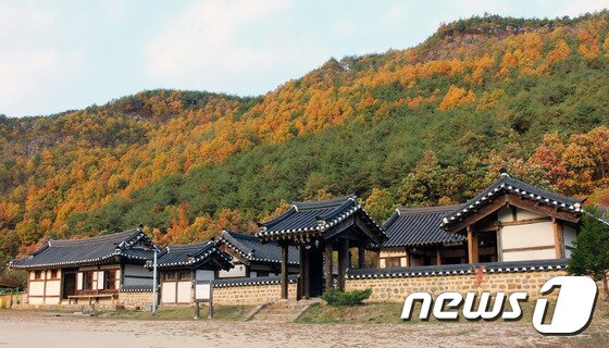 본문 이미지 - 농암종택에서 낙동강이 흐르는 방향으로 길을 따라가면 분강서원이 보인다. 분강서원은 경상북도 유형문화재 31호로 농암 선생의 학덕을 추모하기 위해 후손들이 세운 조선 시대 사립대학이다. ⓒ News1 사효진 기자