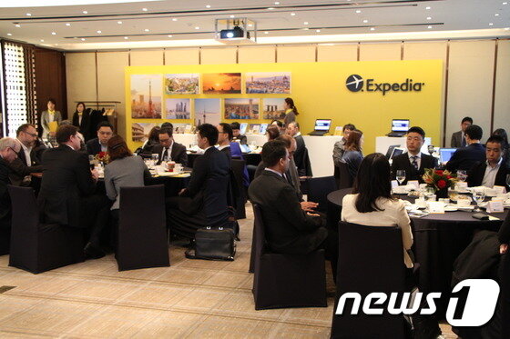 본문 이미지 - 익스피디아가 25일 웨스틴조선호텔에서 '2016 기자간담회'를 개최했다. 익스피디아는 이 자리에서 한국법인 설립, 원스톱토털 여행업, 최저가격보상제도,고객센터 운용 등을 밝혔다. 2015.11.25/뉴스1트래블 ⓒ News1 travel 조용식 기자