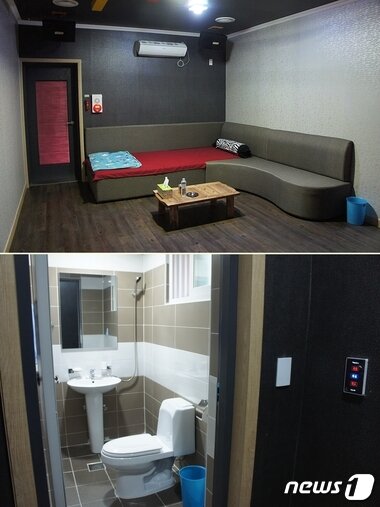 본문 이미지 - 충북 청주에서 ‘무인 모텔’  운영 방식의 ‘무인 노래연습장’이 문을 열면서 변종 모텔로 운영될 공산이 적지 않다. 사진은 노래방 내부의 모습(위)과 샤워기가 설치된 화장실의 모습(아래),  내부 소파 위 베개와 이불 등이 눈에 띈다. 남궁형진 기자  ⓒ News1