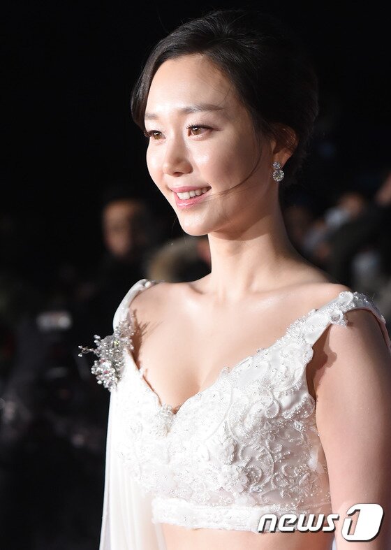 본문 이미지 - 이유영이 데뷔작 '봄'에서 노출 연기를 펼쳤던 당시를 회상했다. ⓒ News1star DB