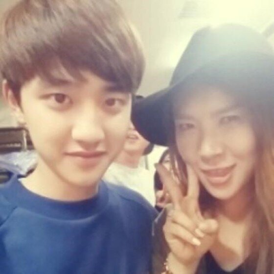 본문 이미지 - 이희경이 과거 엑소 디오와 함께 찍은 사진을 공개했다.ⓒ News1star/이희경 인스타그램