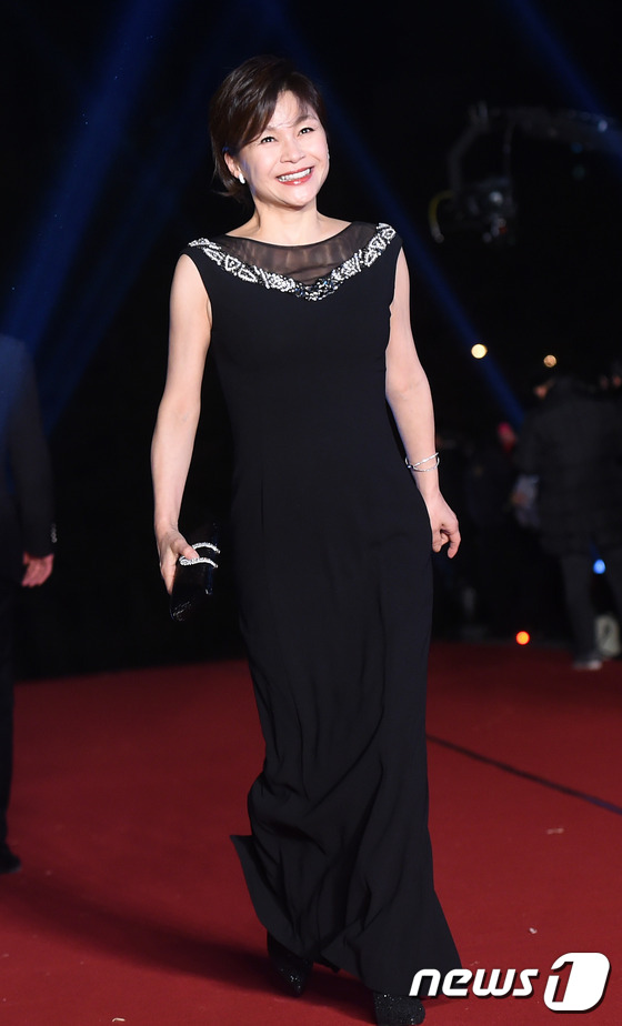 (원주=뉴스1스타) 권현진 기자 = 밝은 미소.배우 길혜연이 28일 오후 강원도 원주시 명륜동 원주종합체육관에서 열린 '2015 APAN 스타 어워즈'에 참석해 레드카펫을 밟고 있 …