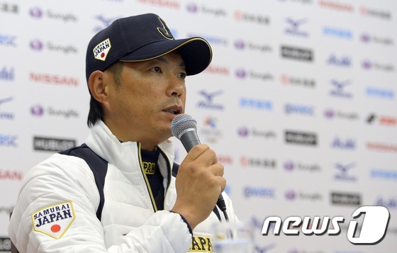 (삿포로=뉴스1) 양동욱 기자 = 2015 WBSC 프리미어12에 출전하는 일본대표팀 고쿠보 히로키 감독이 개막전을 하루 앞둔 7일 오후 일본 삿포로 로이톤 호텔에서 열린 감독 기 …