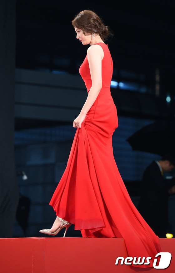 (서울=뉴스1스타) 권현진 기자 = 눈부심 그 자체!배우 손은서가 7일 오후 서울 송파구 올림픽공원 체조경기장에서 열린 ‘2015 멜론 뮤직 어워드(MelOn Music Award …