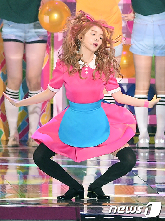 (서울=뉴스1스타) 권현진 기자 = 너무 사랑스러운 그녀!레드벨벳 아이린이 7일 오후 서울 송파구 올림픽공원 체조경기장에서 열린 ‘2015 멜론 뮤직 어워드(MelOn Music …