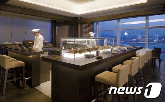 본문 이미지 - 파크하얏트 부산 다이닝룸.(파크 하얏트 부산 제공)ⓒ News1