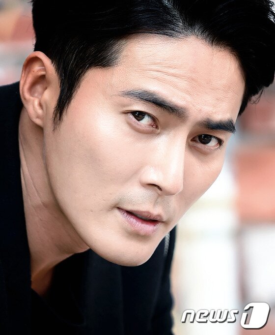 본문 이미지 - 배우 조동혁이 최근 서울 종로구 삼청동의 한 카페에서 진행된 인터뷰에서 영화 '세상끝의 사랑'이 이야기하는 사랑의 메시지에 대한 생각을 밝혔다. ⓒ News1star / 권현진 기자