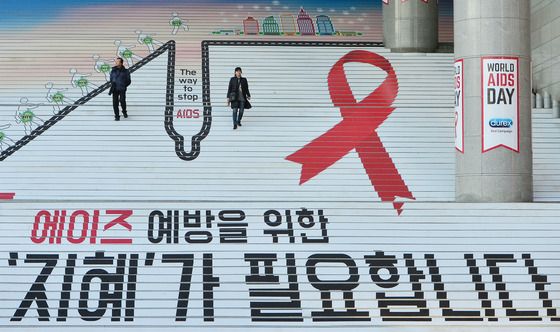 '에이즈 유발' HIV 감염 17년 추적해보니…100명 중 4명 사망