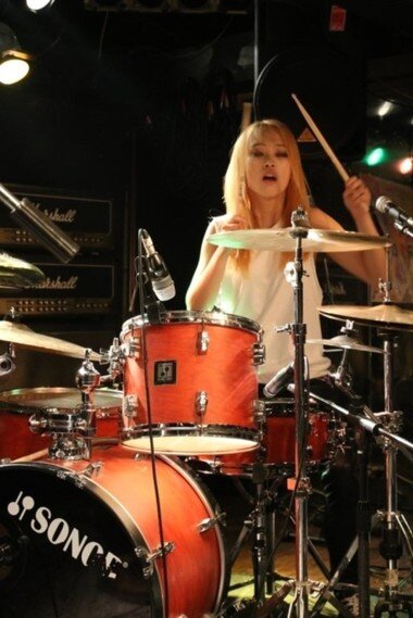 본문 이미지 - 레이브릭스의 드러머 유혜진.