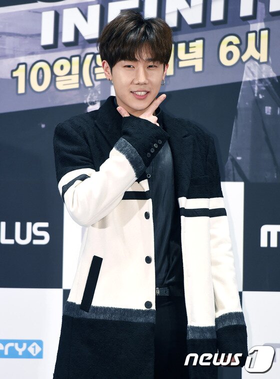 본문 이미지 - 인피니트 성규가 10일 오후 서울 여의도 IFC몰 CGV에서 열린 MBC에브리원 ‘쇼타임 인피니트’ 제작발표회에 참석해 포즈를 취하고 있다. ‘ ⓒ News1star/권현진 기자