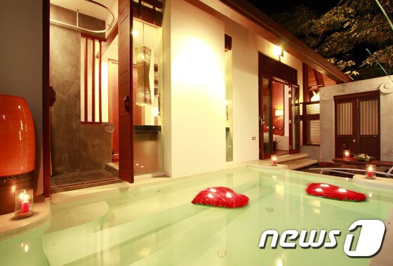 본문 이미지 - 아담하지만 최신식 하이드로 시설을 장치한 하이드로 풀 빌라. 사진 제공/ 허니문리조트 ⓒ News1travel