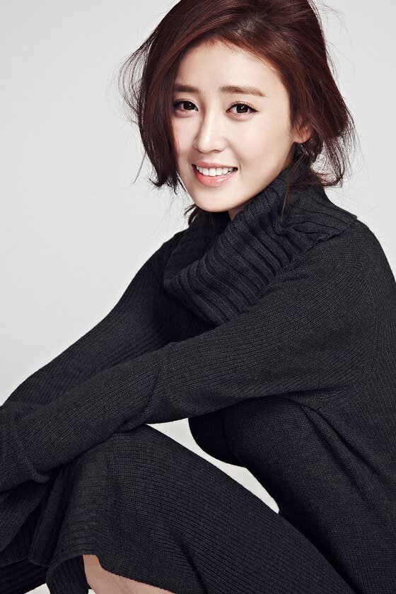 본문 이미지 - 신예 이슬비가 SBS 새 일일드라마 ‘마녀의 성’에 캐스팅됐다. ⓒ News1star / 위드메이