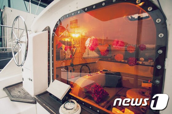 본문 이미지 - 프러포즈 시즌을 맞이해 고급스럽고 취향 저격의 프러포즈를 준비하는 고객을 위해 마련된 행사로, 700 요트클럽이 기존에 진행하고 있던 프러포즈 패키지를 15% 할인된 가격 30만 원대에 제공한다. 사진 제공/ 700요트클럽 ⓒ News1 travel