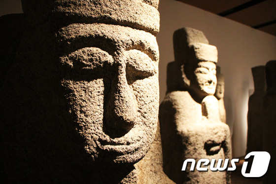 [우리옛돌박물관] 일본에서 환수해온 소중한 문관석