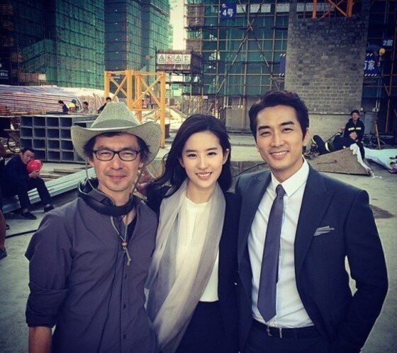 본문 이미지 - 송승헌과 열애 중인 유역비가 영화 ‘제 3의 사랑’ 이재한 감독을 극찬했다.ⓒ News1star/ 이재한 인스타그램