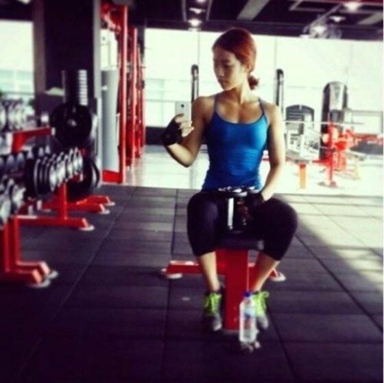 본문 이미지 - 필라테스 강사 심으뜸의 가슴 운동 사진이 누리꾼들의 주목을 받고 있다.ⓒ News1star/ 심으뜸 인스타그램